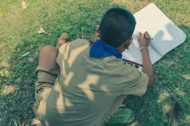 Öğrenciler Tay motifleri tapınağın Tay mimari çizim için deneyin.