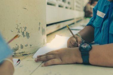 Öğrenciler Tay motifleri tapınağın Tay mimari çizim için deneyin.