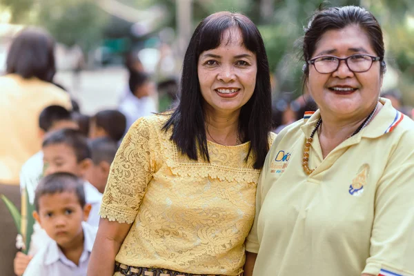 Kanchanaburi Thailand Juli Oidentifierade Lärare Och Elever Väntade Tid Att — Stockfoto