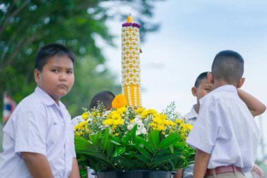 Kanchanaburi Tayland - 26 Temmuz: Turkish öğrenciler mum geçit Budist mum Festivali Temmuz günü ödünç Kanchanaburi, Tayland için Watkrangthongratburana okulda 26,2018