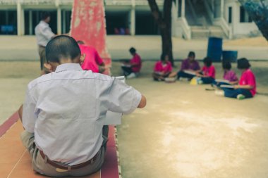 Öğrenciler Tay motifleri tapınağın Tay mimari çizim için deneyin.