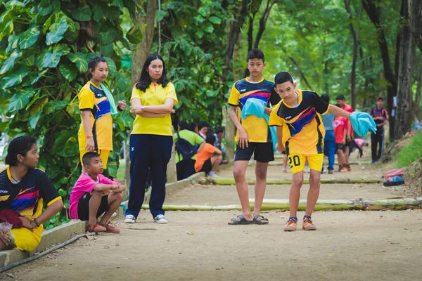 Kanchanaburi Thailand Julho Estudantes Professores Não Identificados Praticam Petanca Escola — Fotografia de Stock