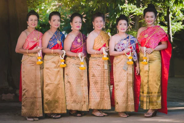 Kanchanaburi Tailandia Septiembre Maestra Identificada Toma Una Foto Antes Del — Foto de Stock