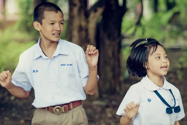 Tailandia Kanchanaburi Octubre Estudiantes Amigos Identificados Aprenden Bailar Para Alegría — Foto de Stock