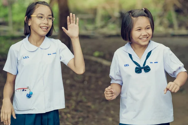 Tailandia Kanchanaburi Octubre Estudiantes Amigos Identificados Aprenden Bailar Para Alegría — Foto de Stock