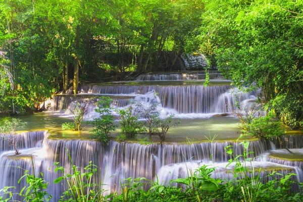 Güzel doğal Huay Mae Khamin şelale, il Kanchanaburi, Tayland