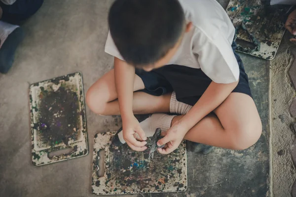 Niños Pequeños Divirtiéndose Juntos Con Arcilla Modelado Colorido Imaginación Escuela — Foto de Stock