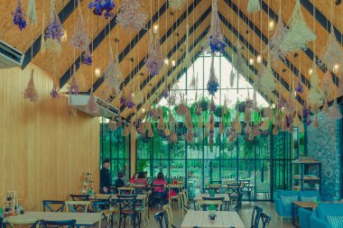 Kanchanaburi Tayland - 4 Kasım: İnsanlar gelir dinlenmek ve Village çiftlik Cafe ye ' Kasım 4,2018 Kanchanaburi, Tayland