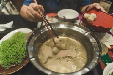 Spor egzersiz sonrası suki yaki yiyor