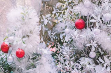 Noel ağacı süslemek için a neşeli Noel ve a mutlu yeni yıl kutlamak.