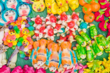 Silinebilir taklit meyvelerin renkli. (Kanom Choup) bak, geleneksel Tay tatlı veya aperatif Tay pazarında Satılık.