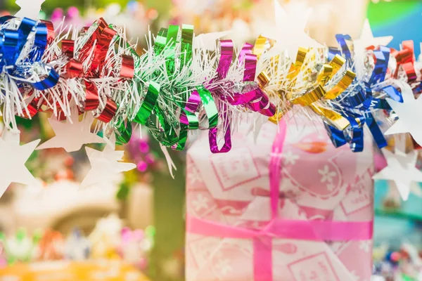Colorido Oropel Decoración Regalos Para Árbol Navidad Feliz Año Nuevo —  Fotos de Stock