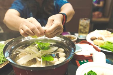 Spor egzersiz sonrası suki yaki yiyor