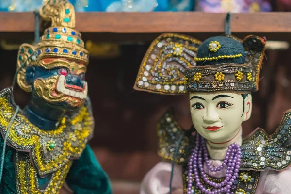 Marionnettes artisanales traditionnelles à vendre dans l'ancienne pagode i — Photo