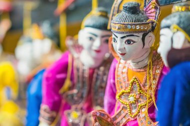 Geleneksel el sanatları kuklalar antik pagoda Satılık ben