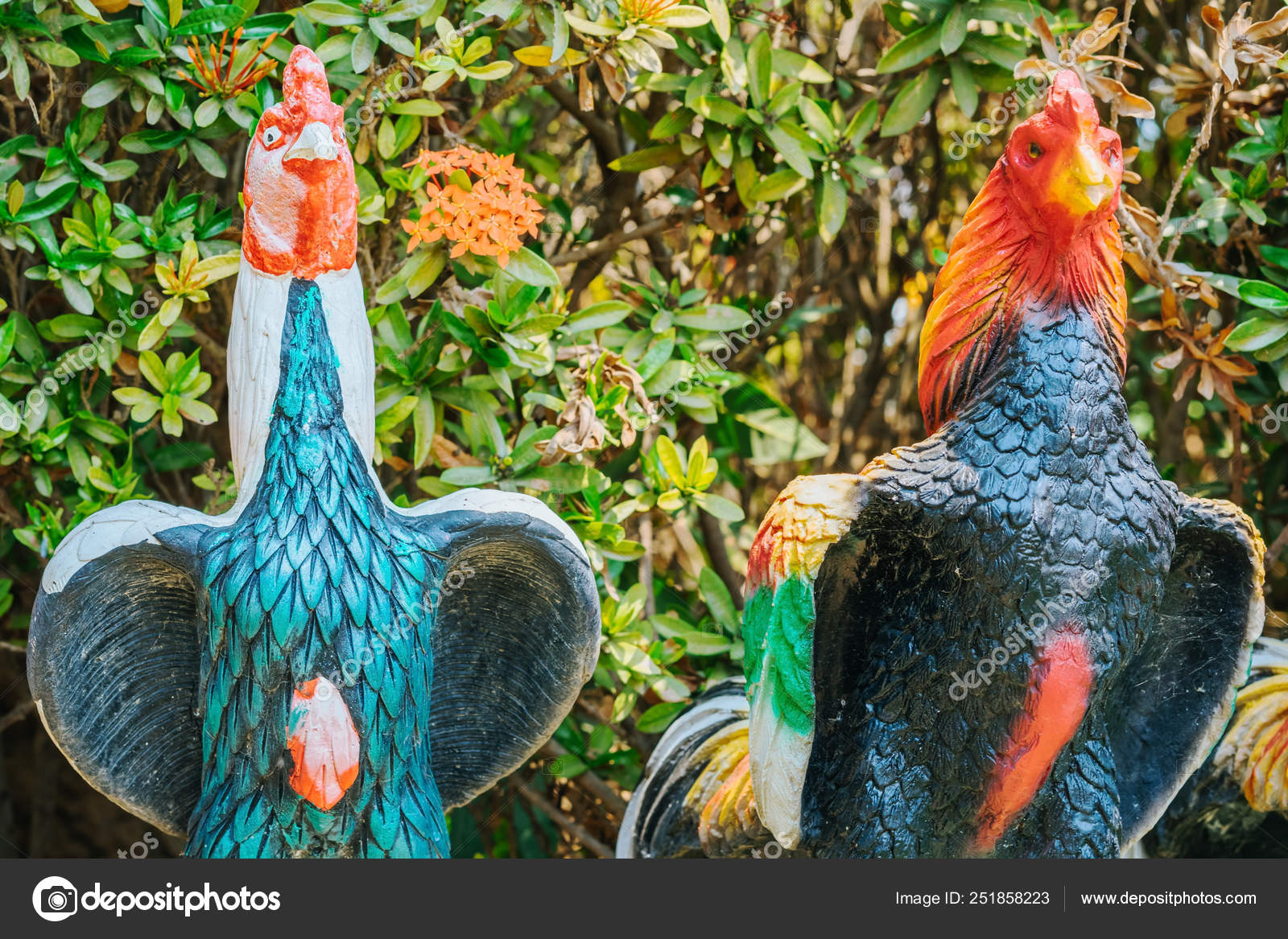 Colorido De Muitas Estatuas De Galo No Monumento Do Rei Naresuan Em Kanchanaburi Tailandia Stock Photo C Jinnaritt 251858223