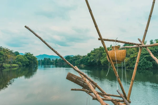 Starověké bambus rybí pasti zařízení krajiny, Thajsko — Stock fotografie