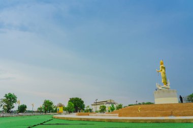 Kanchanaburi Tayland-5 Nisan: Mae Klong Barajı 'nda bulunan Altın Buda heykelleri 
