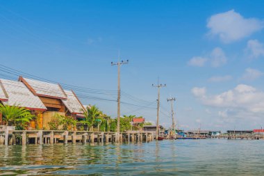 Tayland'da görülmez. Bang Chan, Khlung, Chanthaburi, Tayland'da Balıkçı köyünün (No-Land Village) manzarası.