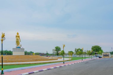 Kanchanaburi Tayland-5 Nisan: Mae Klong Barajı 'nda bulunan Altın Buda heykelleri