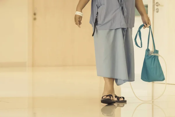 Female urinary tract patients walking for exercise and rest alone in the hospital — Stock Photo, Image