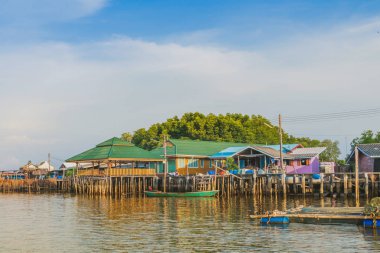 Chanthaburi, Tayland: 15 Nisan 2019 Balıkçı Köyü Manzarası (No-Land Village) 