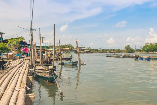 Chanthaburi, Thajsko: 15. dubna 2019 krajina rybářské vesnice (vesnice No-Land) — Stock fotografie