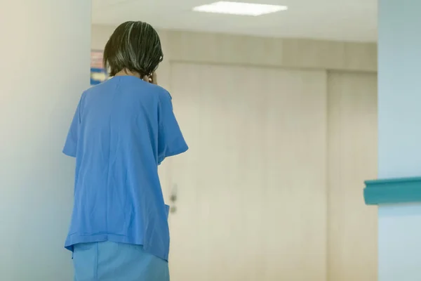 Female urinary tract patients walking for exercise and rest alone in the hospital — Stock Photo, Image