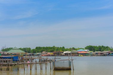 Chanthaburi, Tayland: 15 Nisan 2019 Balıkçı Köyü Manzarası (No-Land Village) 