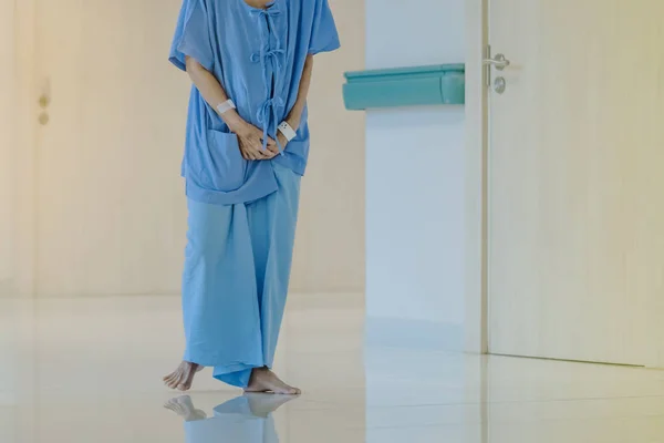 Female urinary tract patients walking for exercise and rest alone in the hospital — Stock Photo, Image