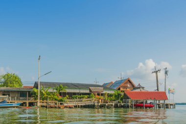 Chanthaburi, Tayland: 16 Nisan 2019 Balıkçı Köyü Manzarası (No-Land Village)