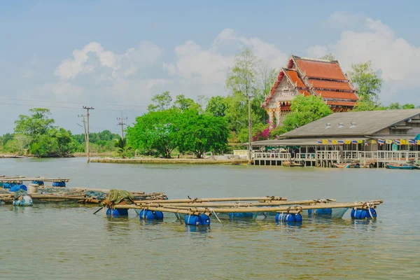 CHANTHABURI, TAILANDIA: 15 DE ABRIL DE 2019 Paisajes del pueblo pesquero (El pueblo sin tierra) ) — Foto de Stock