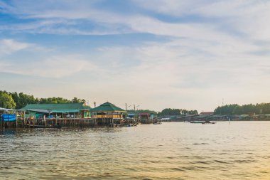 Chanthaburi, Tayland: 15 Nisan 2019 Balıkçı Köyü Manzarası (No-Land Village)