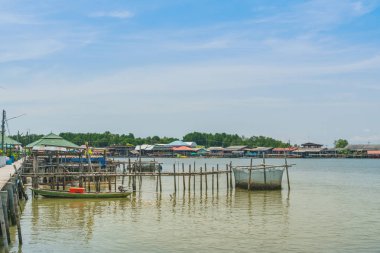 Chanthaburi, Tayland: 15 Nisan 2019 Balıkçı Köyü Manzarası (No-Land Village)