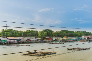 Chanthaburi, Tayland: 15 Nisan 2019 Balıkçı Köyü Manzarası (No-Land Village) 