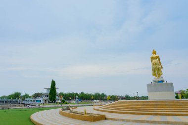 Kanchanaburi Tayland-5 Nisan: Mae Klong Barajı 'nda bulunan Altın Buda heykelleri 