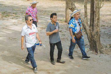 Ratchaburi-Tayland, Nisan 14: keşiş değişim adam Budist Tay keşiş ritüeli koordinasyon töreni geçit töreni 
