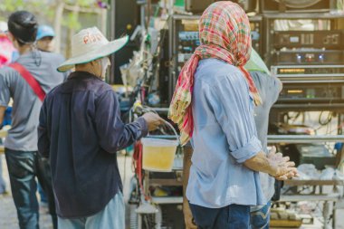 Ratchaburi-Tayland, Nisan 14, 2019: tanımlanamayan Tay halk müzisyenleri koordinasyon töreninde müzik oynuyor 