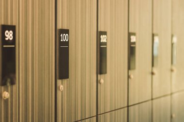 Müzik okullarında müzik aletleri saklamak için soyunma odası