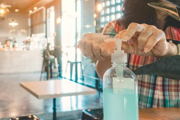 Botella Gel Alcohol Azul Para Limpieza Manos Para Evitar Propagación — Foto de Stock