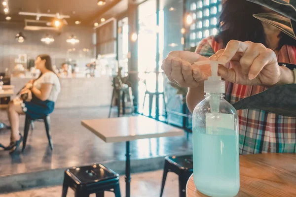 Botella Gel Alcohol Azul Para Limpieza Manos Para Evitar Propagación — Foto de Stock