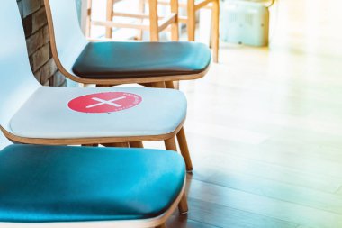 Corona Virüsü (COVID-19), enfeksiyon riskine karşı sosyal mesafe. Yeni normal yaşam tarzı