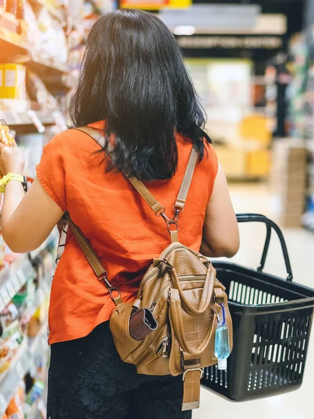 Mini Przenośna Butelka Żelem Nasączonym Alkoholem Zabicia Wirusa Corona Covid — Zdjęcie stockowe