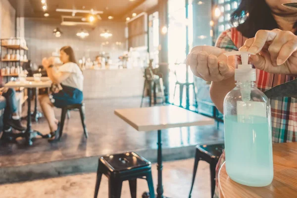 Garrafa Gel Álcool Azul Para Limpeza Das Mãos Para Evitar — Fotografia de Stock