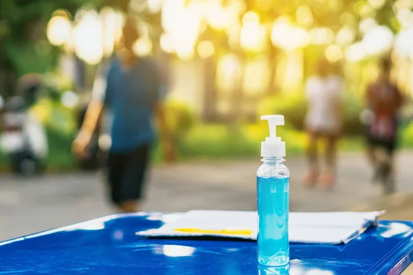 Blue Alkohol Gel Flaska Och Registerbok Bordet För Idrottare För — Stockfoto