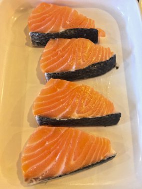 Restaurant Menu için çiğ somon filetosu. Salmon balık taze et dilim.