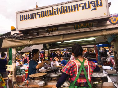 Nakhon Pathom, 12 Mayıs 2019: Phra Pathommachedi Gece Pazarı