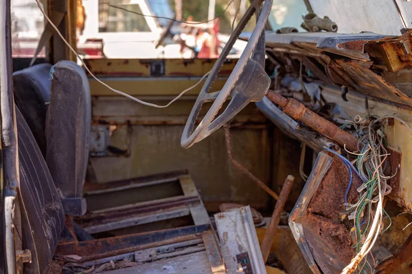 Bliska Wewnątrz Starego Samochodu Zardzewiałe Opuszczonych — Zdjęcie stockowe