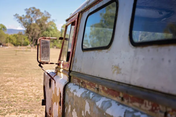 Gros Plan Extérieur Une Vieille Voiture Abandonnée Détruite Rouillée — Photo