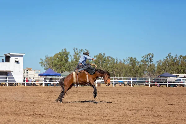 Καουμπόη Ιππασία Bucking Bronc Διαγωνισμό Ροντέο Στην Αυστραλία — Φωτογραφία Αρχείου